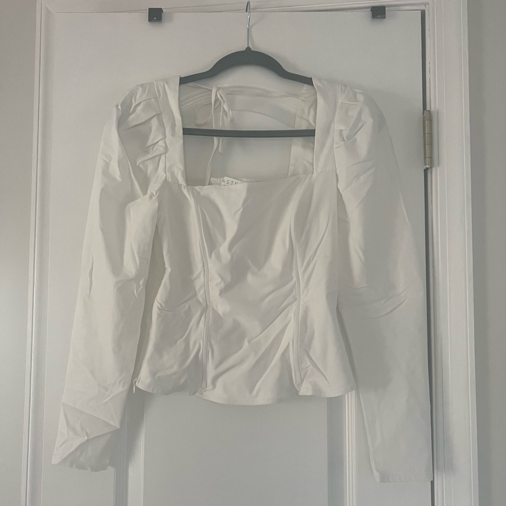 ASTR white puffy sleeve shirt size M